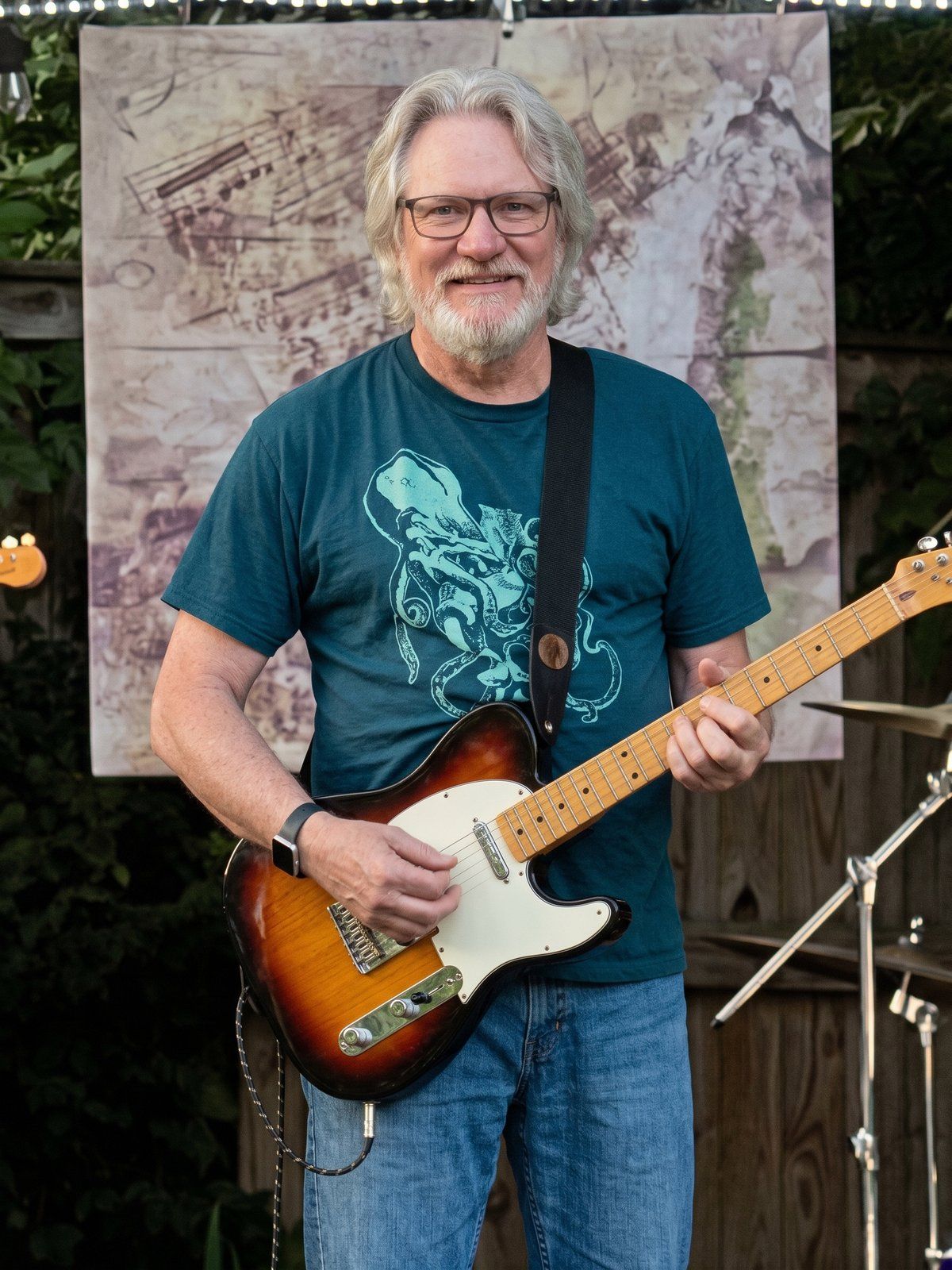Frank Oelschlager playing a sunburst electric guitar